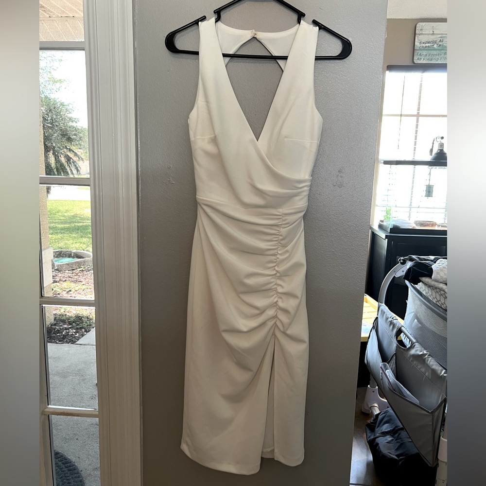 Emerald Sundae cocktail dress size small in white.